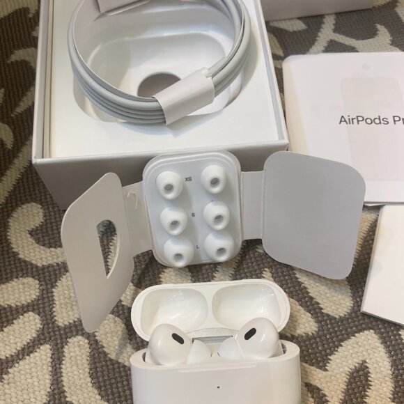 Apple AirPods Pro 2nd Generation - New - Picture 3 of 4